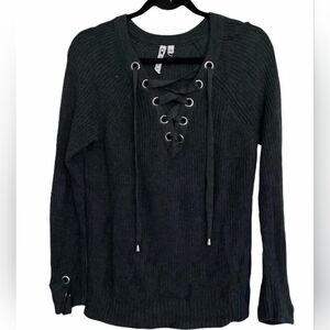 C & G sweater with grommet V tie blk